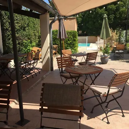 Le Cheval Blanc Bed and breakfast